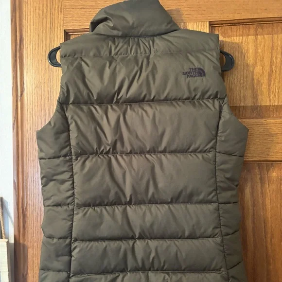 The North Face Women's Olive Puffer Vest - Picture 5 of 6